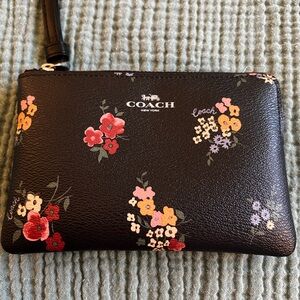 Cute Coach Floral wristlet